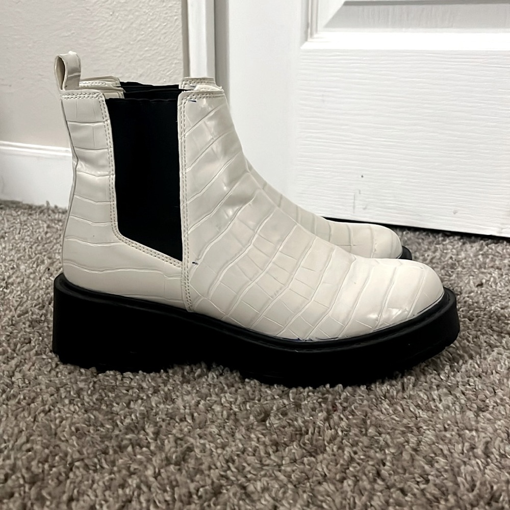 Steve Madden Chelsea Boots FOR SALE